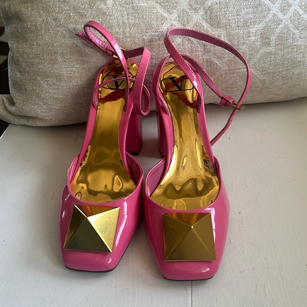 Valentino Garavani Pink One Stud pumps 36
